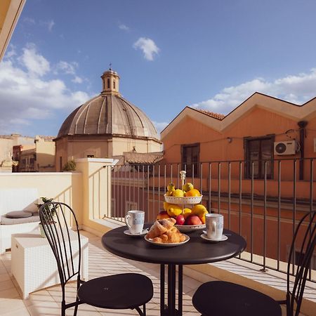 Luxury Suite La Terrazza In Pieno Centro In Кальярі Екстер'єр фото