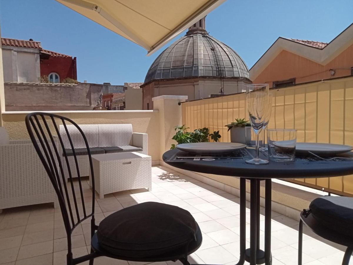 Luxury Suite La Terrazza In Pieno Centro In Кальярі Екстер'єр фото