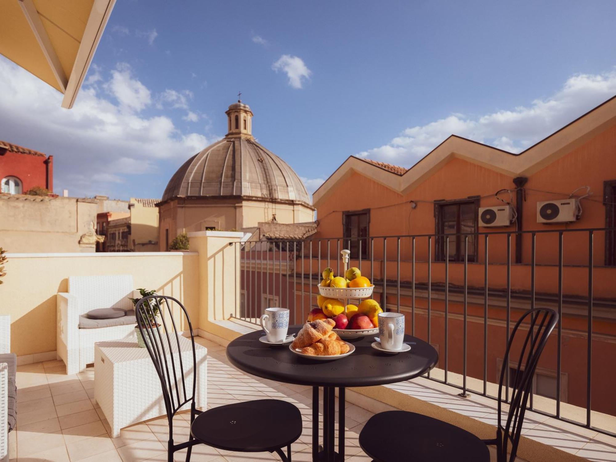 Luxury Suite La Terrazza In Pieno Centro In Кальярі Екстер'єр фото