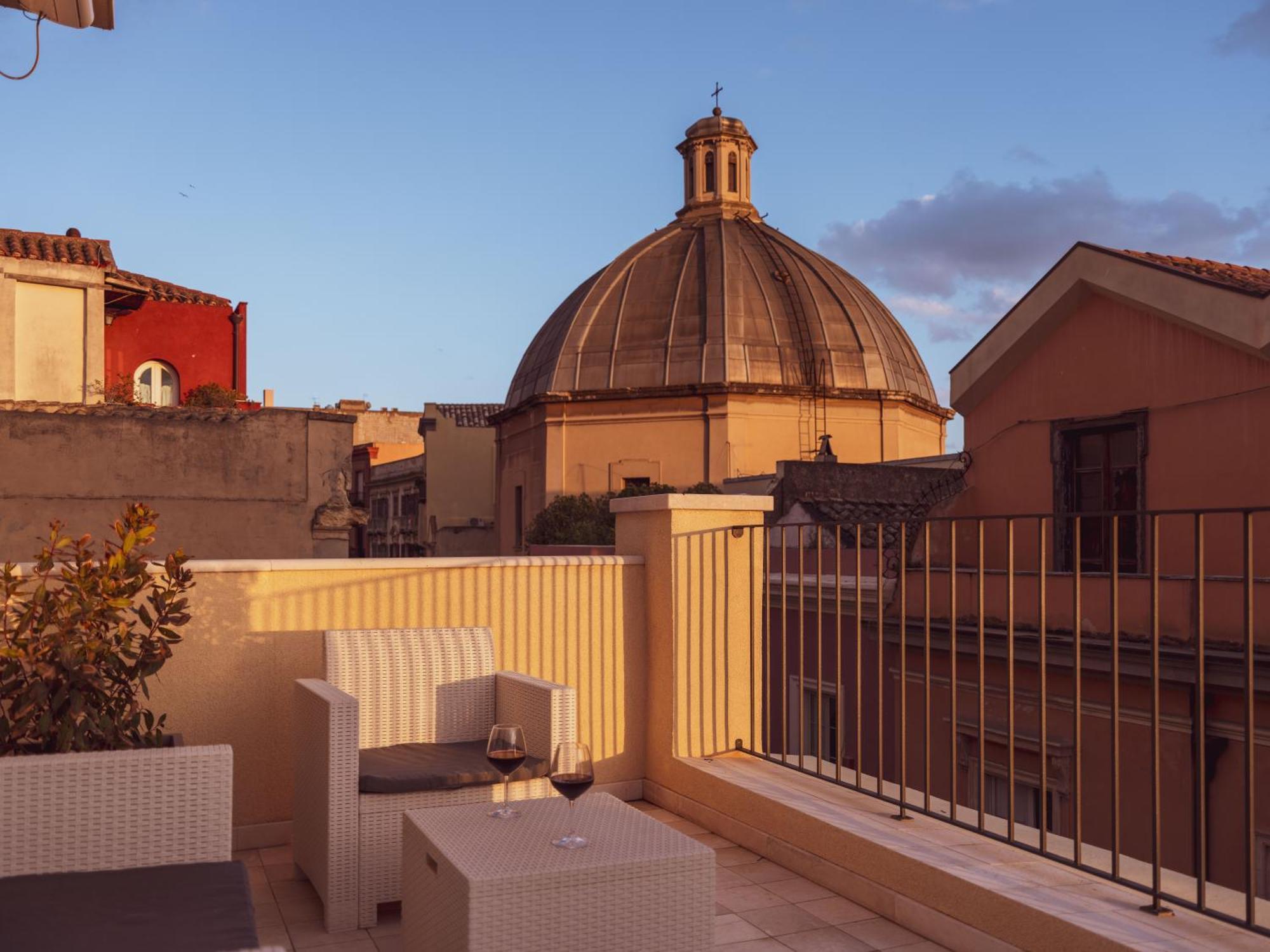 Luxury Suite La Terrazza In Pieno Centro In Кальярі Екстер'єр фото